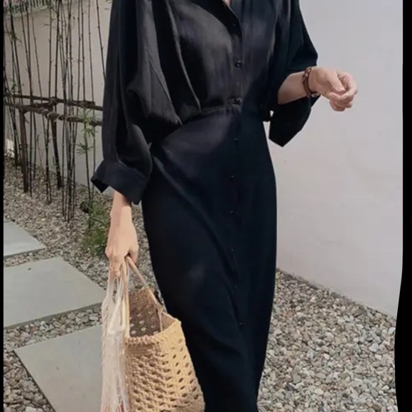 Dresses & Skirts - Beautiful button down dress with tie back.